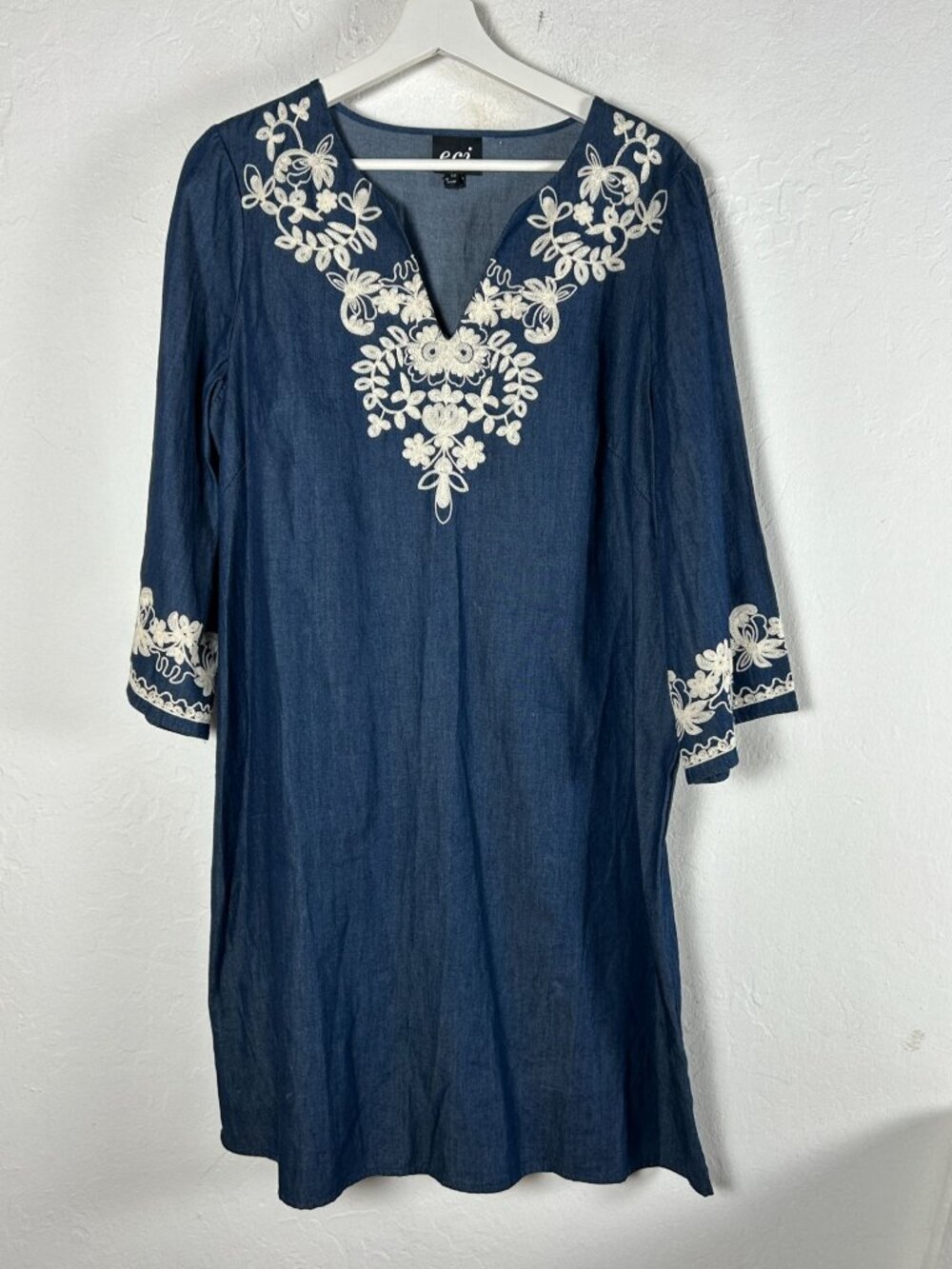 ECI New York Womens Floral Embroidered Denim Shift Dress Size 12 Blue V-Neck